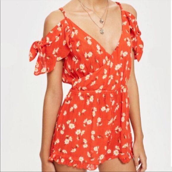 Topshop Red Daisy Print Playsuit Romper Size 4-6 - Picture 1 of 3